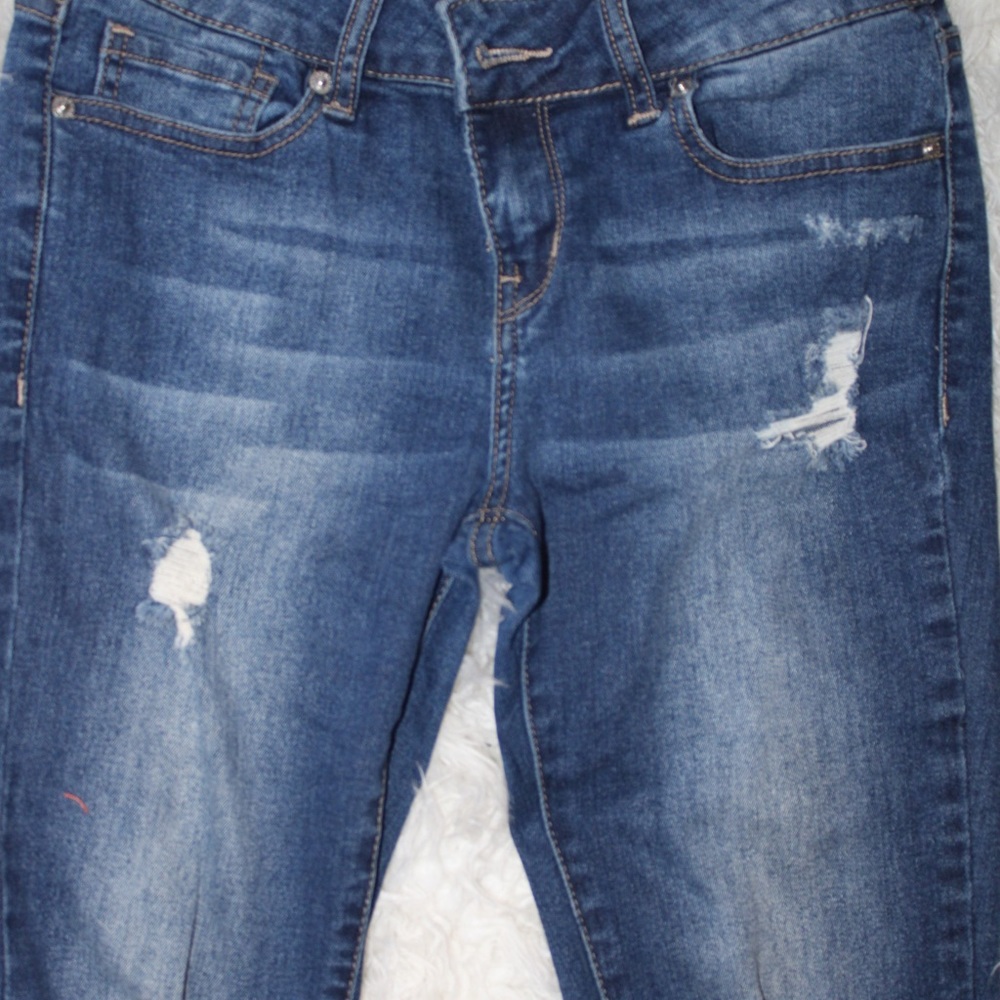 Two guess jeans. - Picture 5 of 6